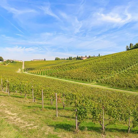 In Near Serravalle Outlet Apartment